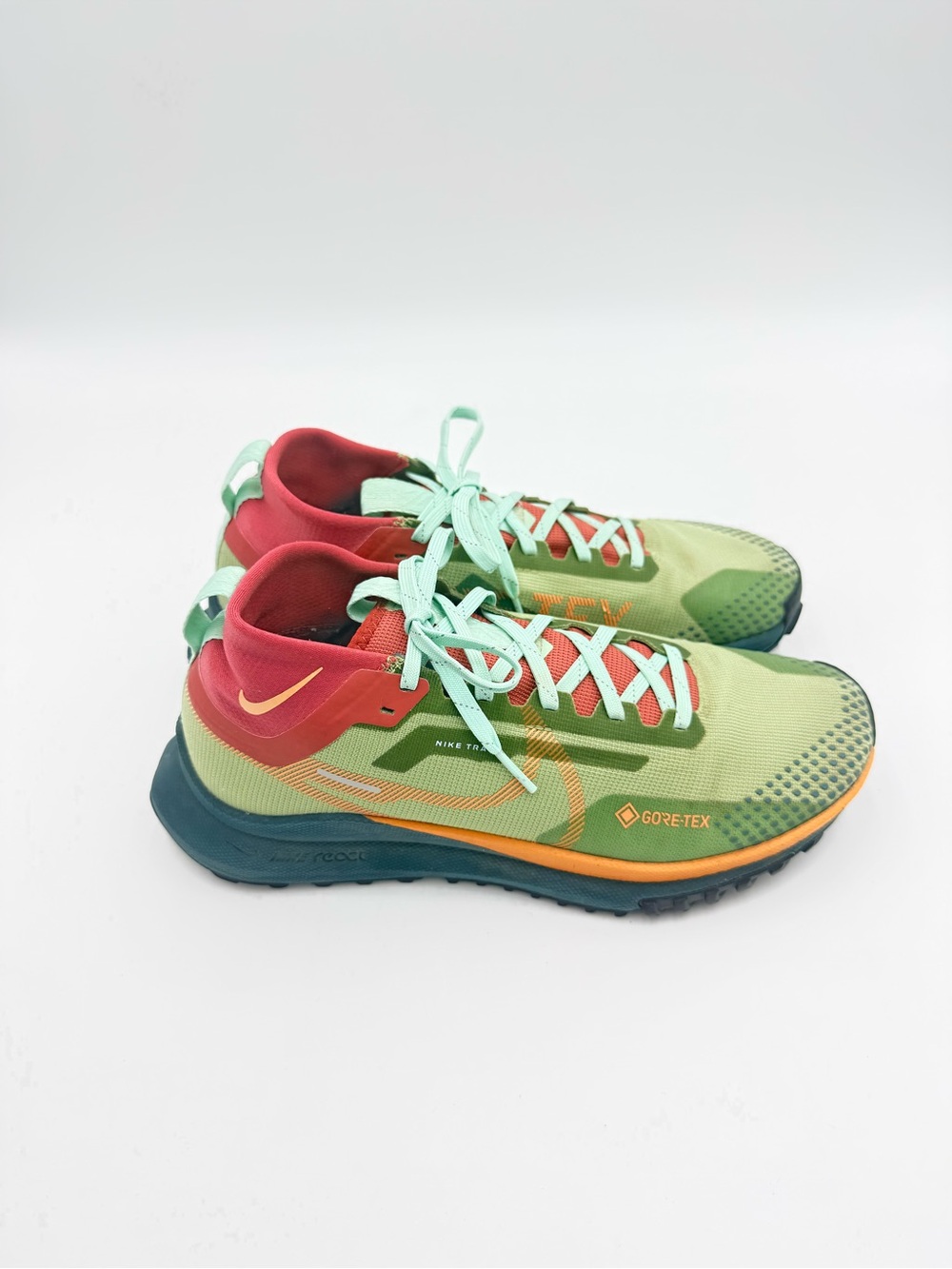 Nike Women's/Men Mint Green and Coral Trail Running Sneakers